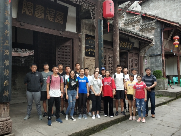 1528962301405029640.jpg 云鼎国际4118第二期团校全体学员到喻茂坚反腐倡廉纪念馆学习调研1.jpg